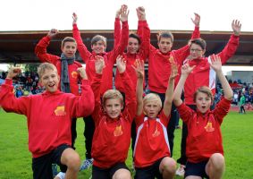 Unsere erfolgreichen Schülermannschaften freuen sich nach dem Wettkampf über die hervorragenden Ergebnisse