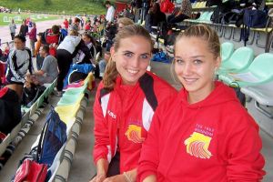 Jara Geißler und Karla Botz freuen sich über ihre Leistungen in Karlsruhe