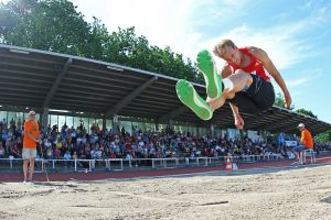 Christian Reif fliegt zum Sieg bei der Kurpfalz Gala 2012 (Foto: Simon Hofmann)