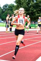 Linda Geißler während ihres 1500m Debuts in Pfungstadt