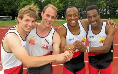 Unsere erfolgreichen 4x100m Jungs freuen sich über den Titel - Glückwunsch !!!