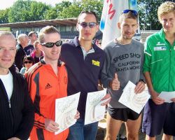 Die Siegerehrung der Halbmarathonis bei den Männern