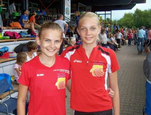 Linda Geißler und Bianca Stichling (v.l.n.r.) nach erfolgreich abgeschlossenem Wettkampf