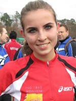 Jara Geissler nach erfolgreichem Abschluss der Prüfung an der Landessportschule