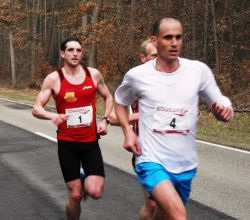 Unser Spitzenläufer läuft beim Bienwaldmarathon in Kandel auf Rang 2.