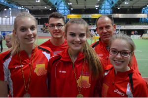 Unsere erfolgreichen Athletinnen und Athleten bei den Baden-Württembergischen Hallenmeisterschaften mit Trainer Thomas Geißler
