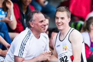 Glückwunsch: Florian Oswald und Trainer Alexander Bub freuen sich über 7,75m - Vereinsrekord!!